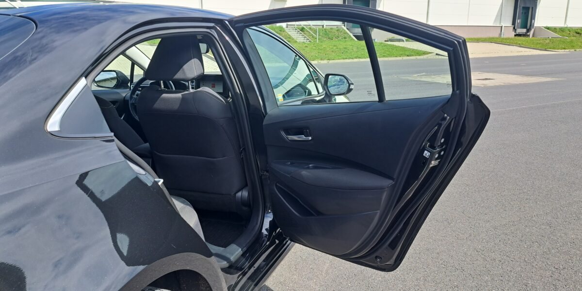 Ogłoszenie przetargu nieograniczonego na sprzedaż samochodu Toyota Corolla 1.5 MR`19 E6 z 2022 roku.