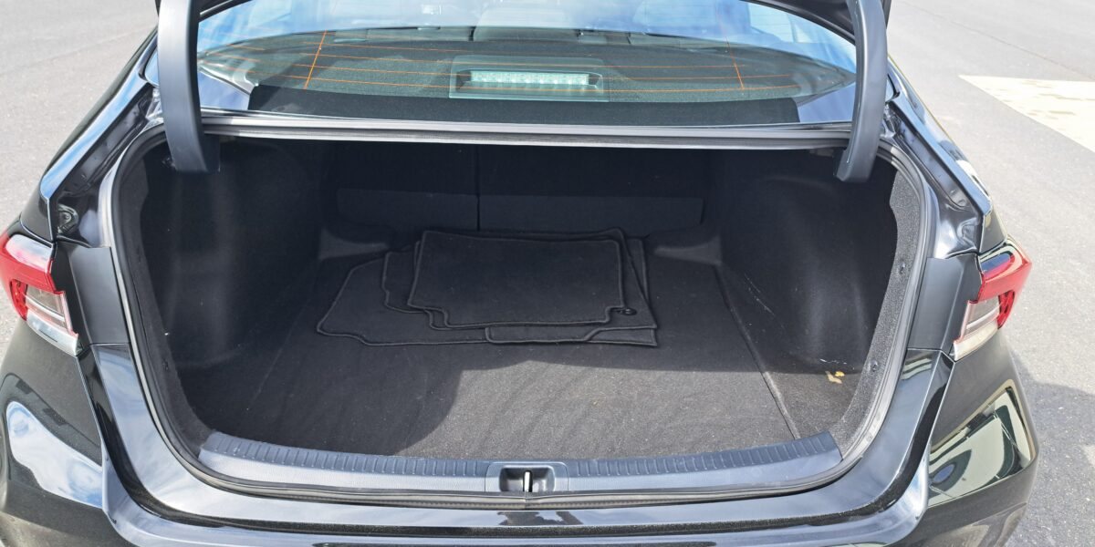 Ogłoszenie przetargu nieograniczonego na sprzedaż samochodu Toyota Corolla 1.5 MR`19 E6 z 2022 roku.