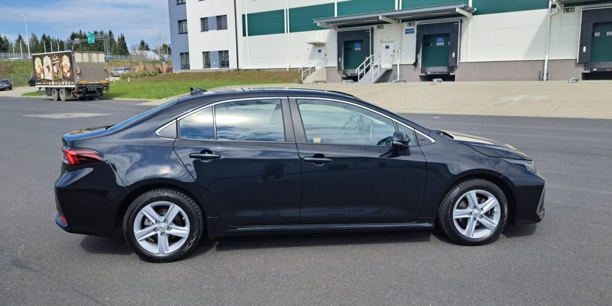 Ogłoszenie przetargu nieograniczonego na sprzedaż samochodu Toyota Corolla 1.5 MR`19 E6 z 2022 roku.