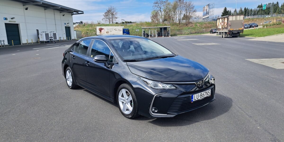 Ogłoszenie przetargu nieograniczonego na sprzedaż samochodu Toyota Corolla 1.5 MR`19 E6 z 2022 roku.