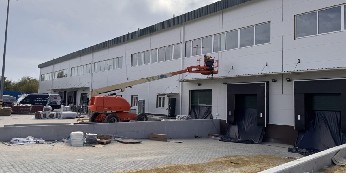 Budowa hali wysokiego składowania M1 na&nbsp;finiszu