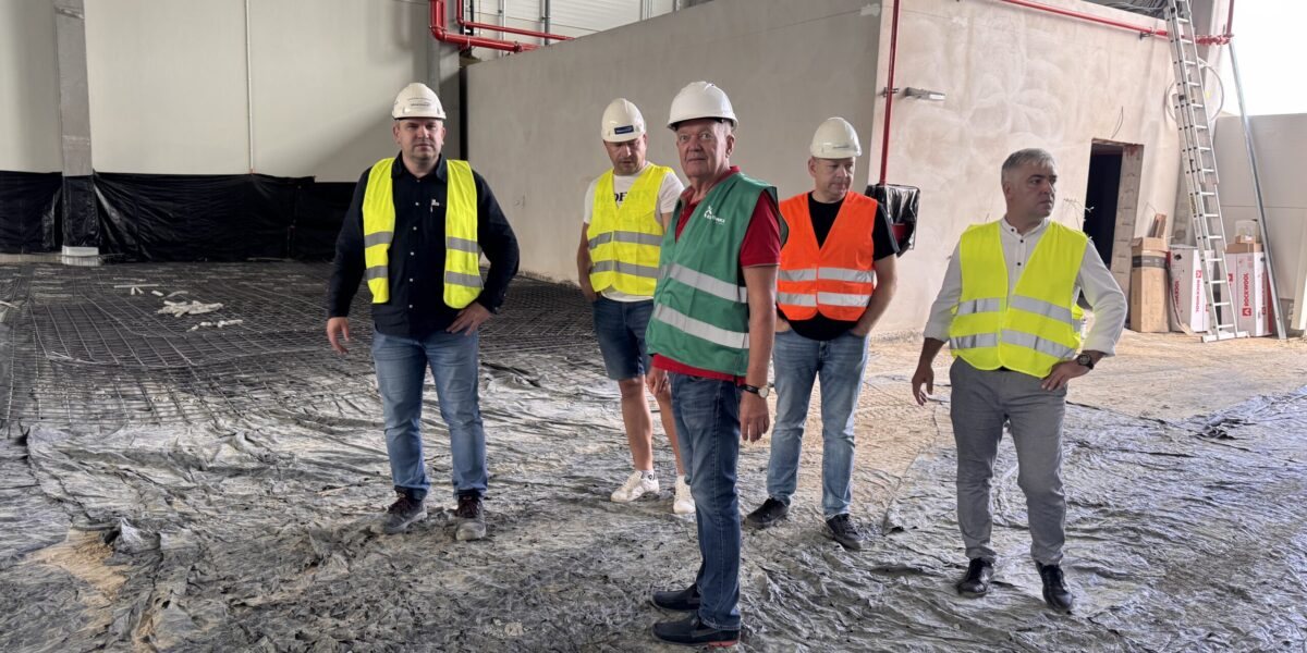 Budowa hali wysokiego składowania M1 na&nbsp;finiszu